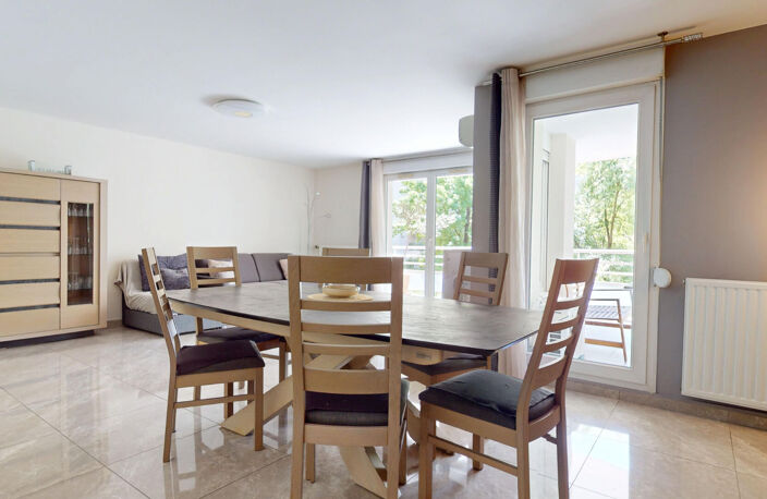 COEUR MONPLAISIR - T5 dans une résidence arborée avec terrasse, cave et garage double — photo 4