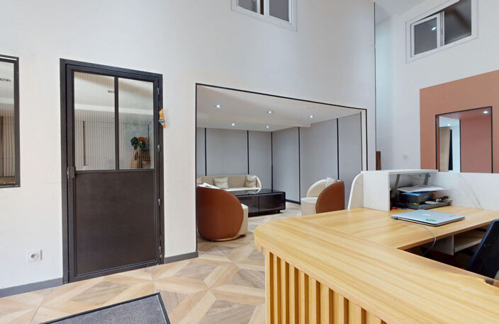 CHARPENNES / BELLECOMBE - Local commercial de 90 m2 — photo 3