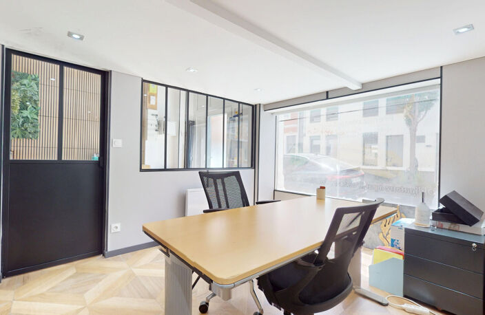 CHARPENNES / BELLECOMBE - Local commercial de 90 m2 — photo 4