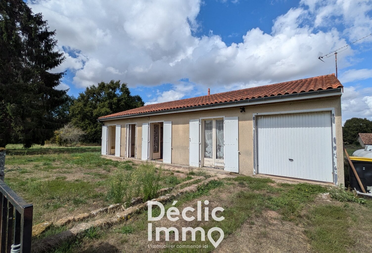Maison de plain-pied avec grand terrain à rénover — photo 1