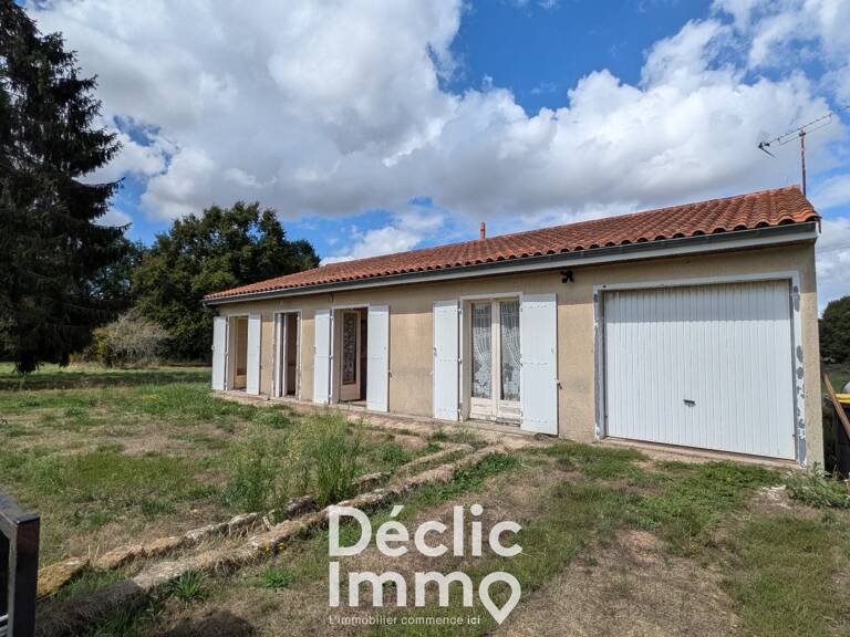 Maison de plain-pied avec grand terrain à rénover — photo 1