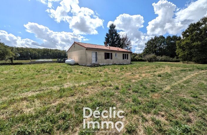 Maison de plain-pied avec grand terrain à rénover — photo 2