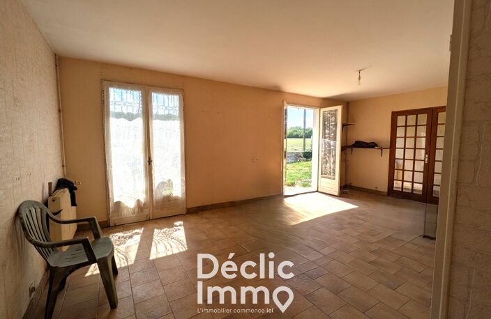 Maison de plain-pied avec grand terrain à rénover — photo 3