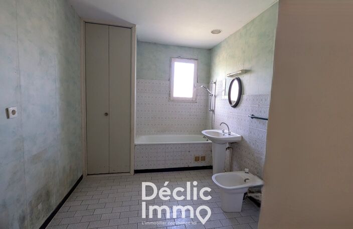 Maison de plain-pied avec grand terrain à rénover — photo 5