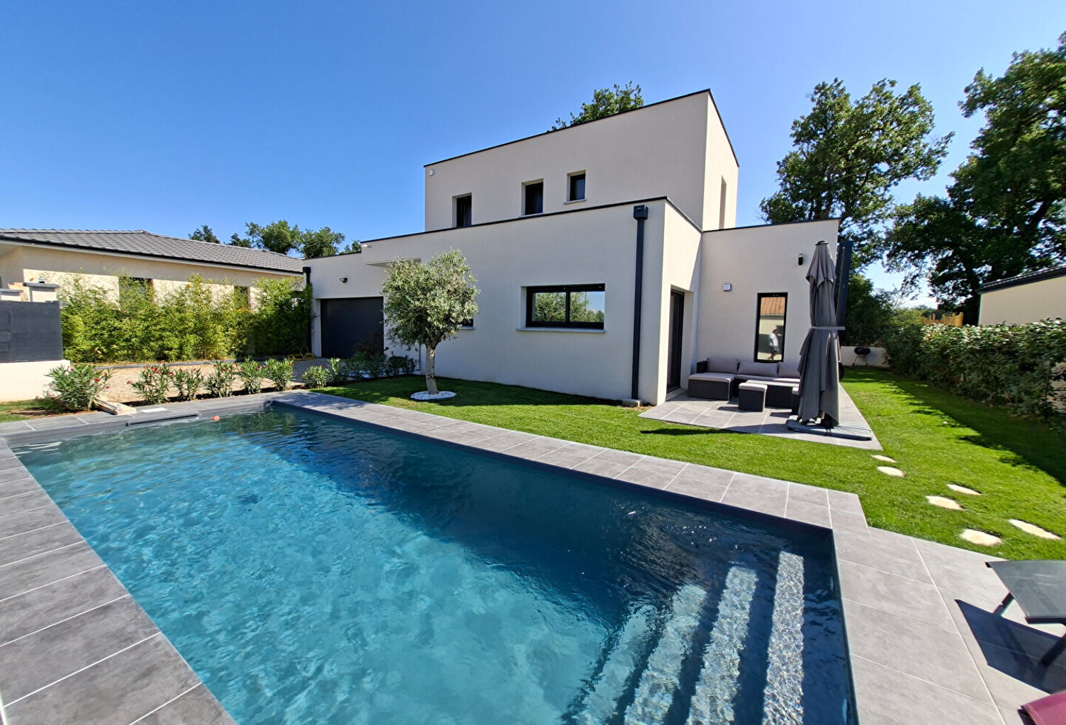 MAISON CONTEMPORAINE RT2020 5 pièce(s) 136 m2 ur 580m² terrain ROMANS SUR ISERE 26100 — photo 1