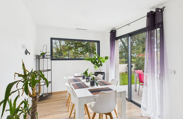 MAISON CONTEMPORAINE RT2020 5 pièce(s) 136 m2 ur 580m² terrain ROMANS SUR ISERE 26100 — photo 4