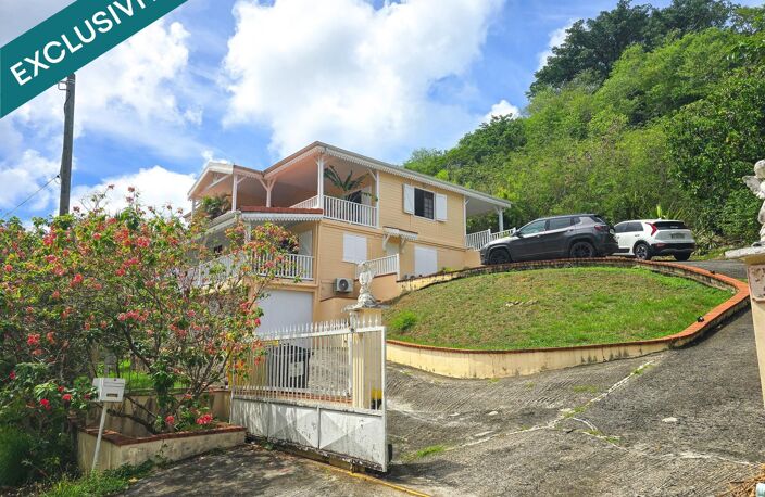 Ensemble immobilier, t4, 2 t2, bourg de Sainte-Anne — photo 2