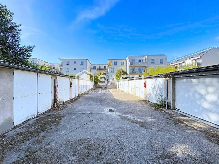 En centre-ville de Chatou, vente en bloc de 20 box — photo 1