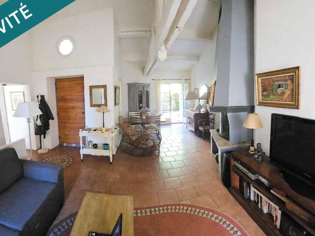 Maison de village pleine de charme avec extérieur. — photo du bien