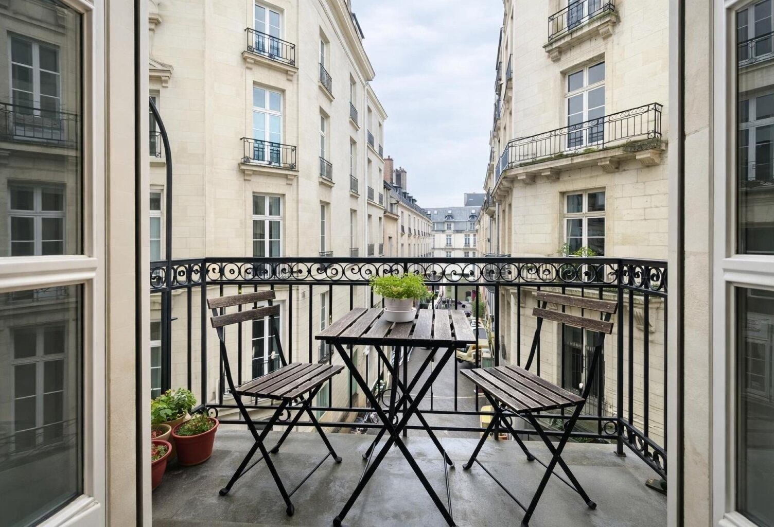 # Nantes Graslin  Appartement de caractère de 161 m² | 5 chambres | Balcon — photo 1