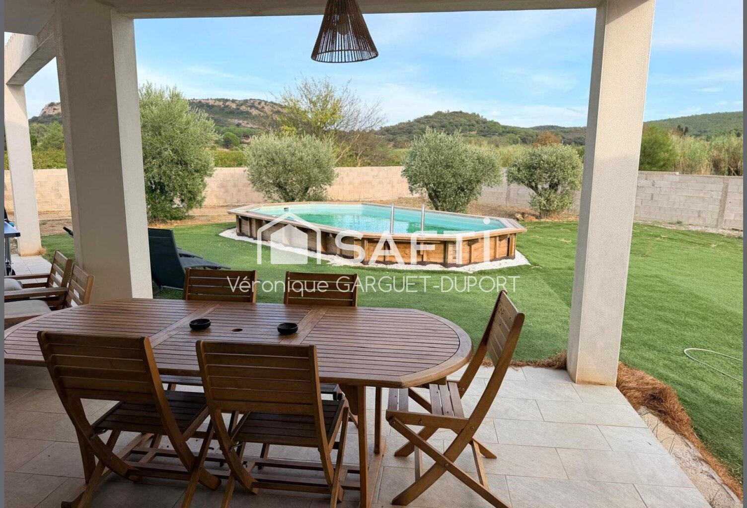 Villa de plain-pied avec piscine et vue dégagée — photo 1