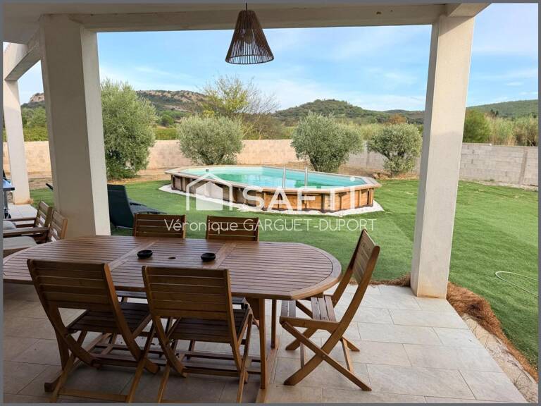 Villa de plain-pied avec piscine et vue dégagée — photo 1