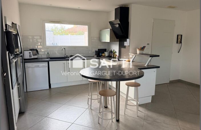 Villa de plain-pied avec piscine et vue dégagée — photo 4