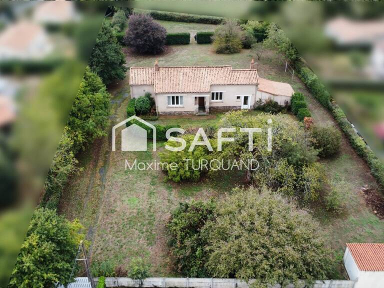 Maison plain-pied 80m², 2 chambres, 3800m² de terrain. — photo 1