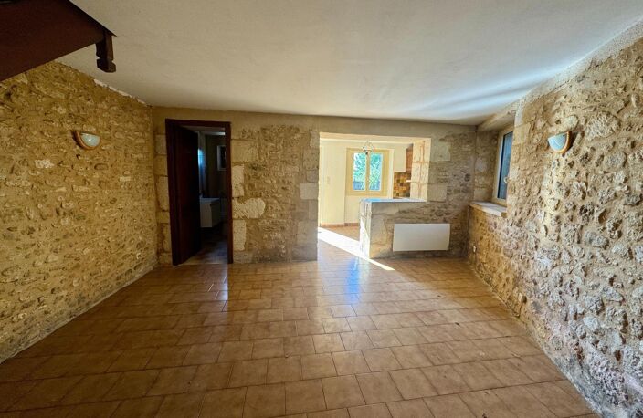 Maison en pierre avec cour et garage — photo 2