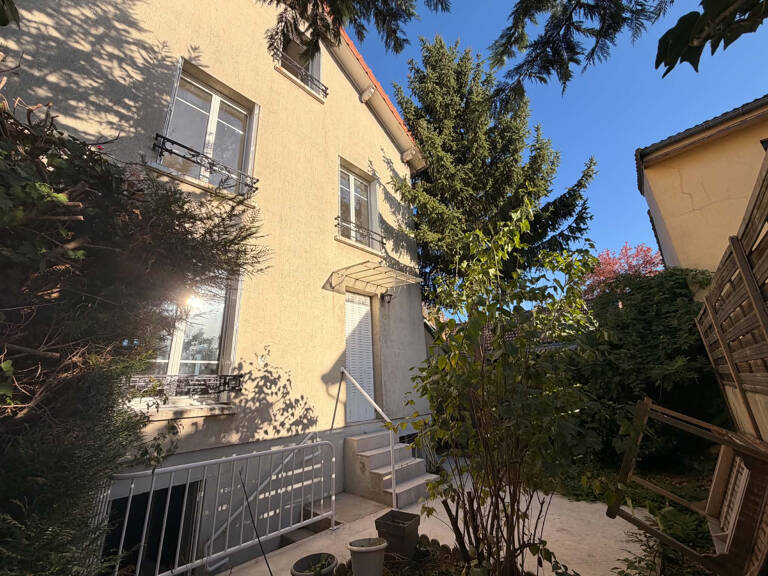 BEAUX VOLUMES AU CHARME DE L'ANCIEN AU COEUR DU JARDIN PARIS — photo 1