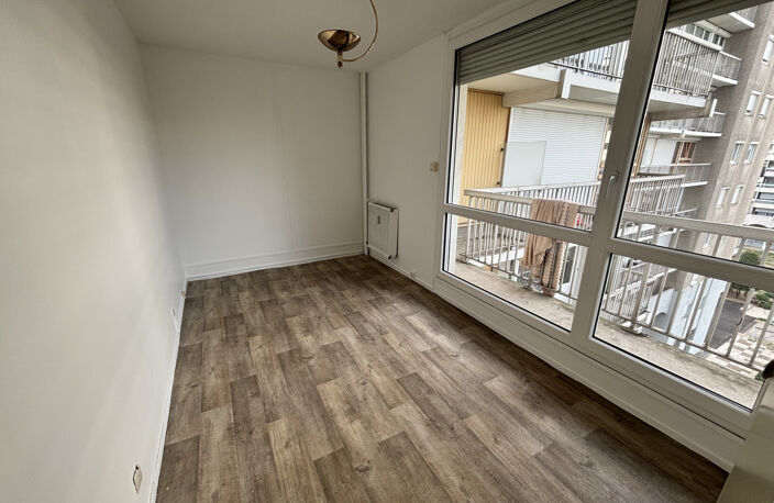 F2 - CENTRE DEUX avec garage et cave — photo 3