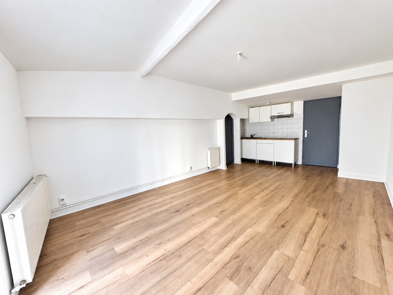 APPARTEMENT T3 ENTIEREMENT REFAIT A NEUF — photo 1