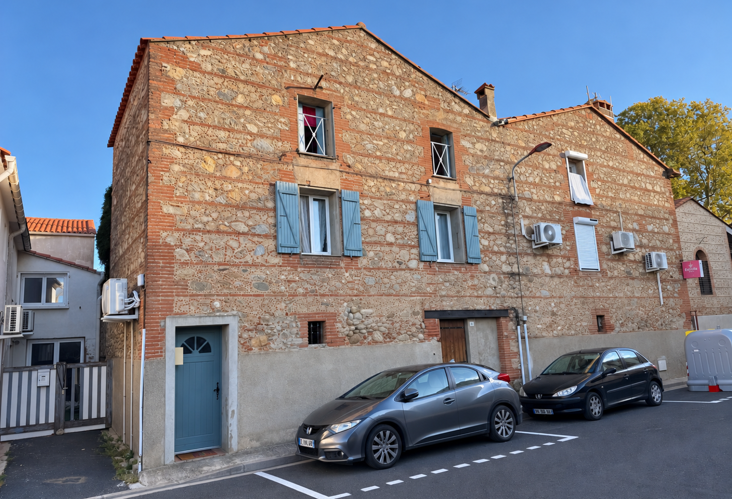THÉZA - Maison en pierre T3 avec avec grand local et projet de garage autorisé — photo 1