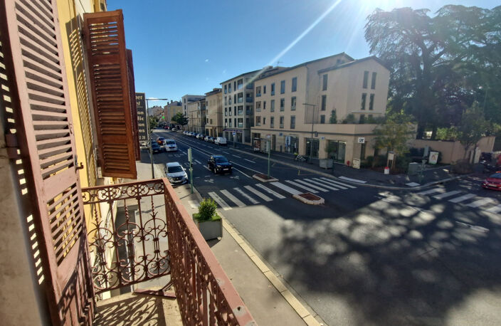 LOCATION TASSIN CENTRE 69160 APPARTEMENT 4 PIECES EN TRES BON ÉTAT BALCON 2 CHAMBRES BUREAU — photo 3