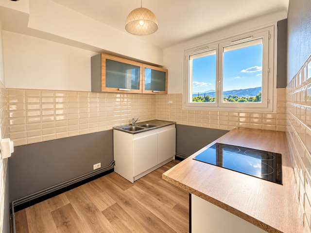 Appartement T3 de 75 m2 avec cave et deux places de parking — photo du bien
