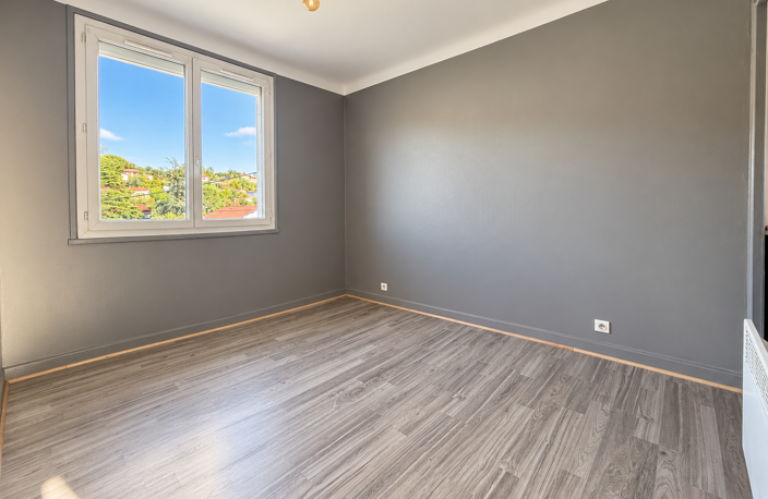 Appartement T3 de 75 m2 avec cave et deux places de parking — photo 4