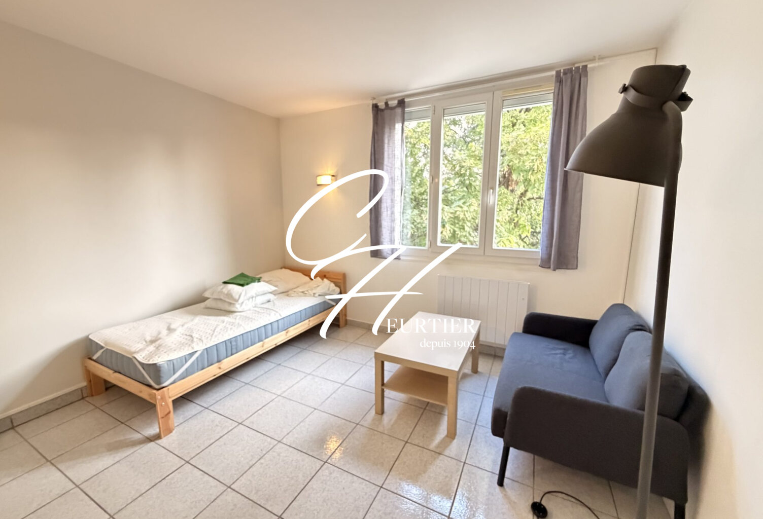SEYSSINET-PARISET - APPARTEMENT T1 - MEUBLE — photo 1