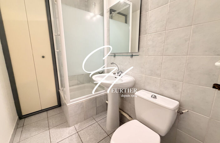 SEYSSINET-PARISET - APPARTEMENT T1 - MEUBLE — photo 5