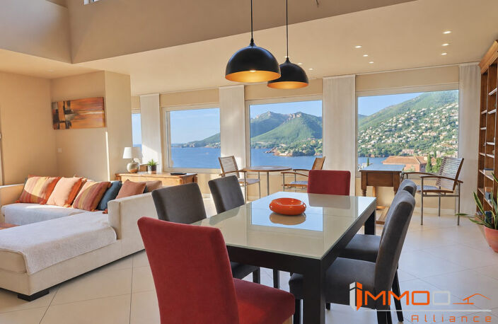 Théoule-sur-Mer, Miramar, Duplex de caractère avec toit-terras — photo 4
