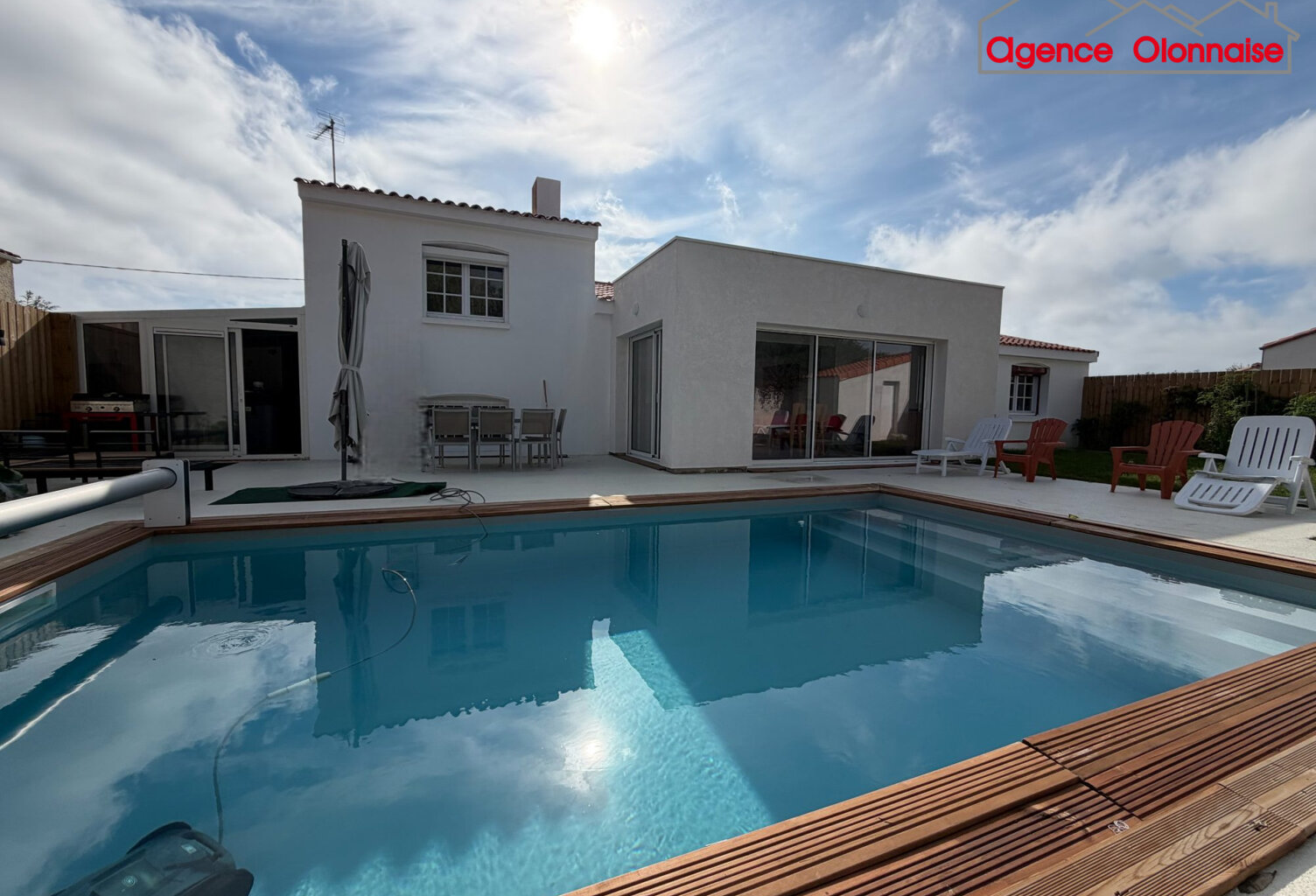 Maison avec piscine — photo 1