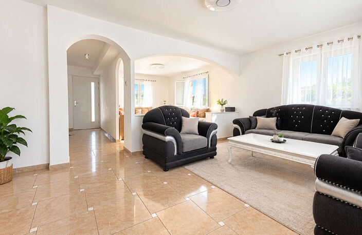 COURNONTERRAL ? MAISON FAMILIALE DE 140 m² AVEC PISCINE, JARDIN SANS VIS-À-VIS ET VUE SUR LA GARRIGUE — photo 2
