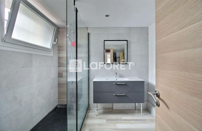 Maison rénovée de 125 m² à Saint-Just-Saint-Rambert 3 chambres, bureau, piscine et terrain de 800 m² — photo 5