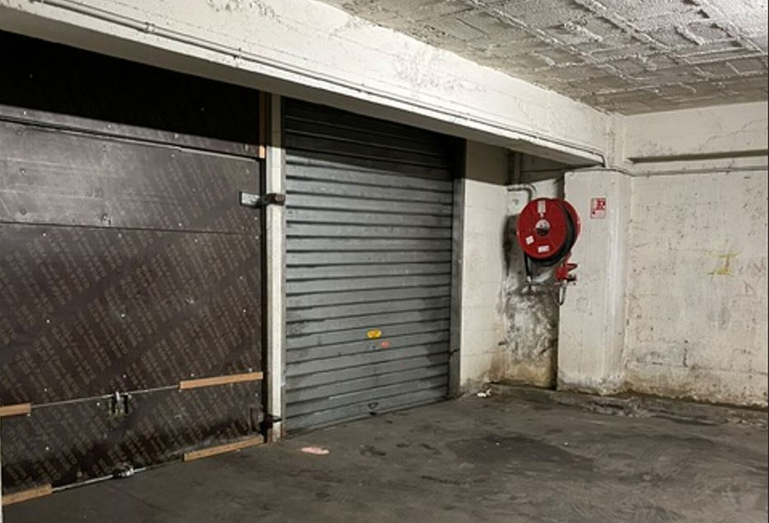 Garage en sous-sol  aux 5 Avenues — photo 1