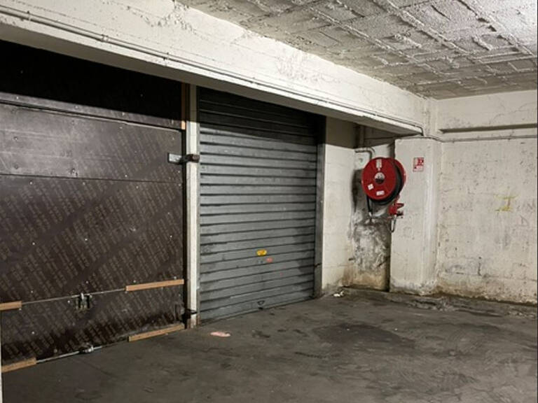 Garage en sous-sol  aux 5 Avenues — photo 1
