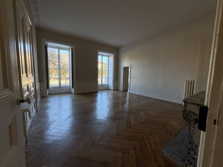 Beau T2 dans ancien hotel particulier — photo 1