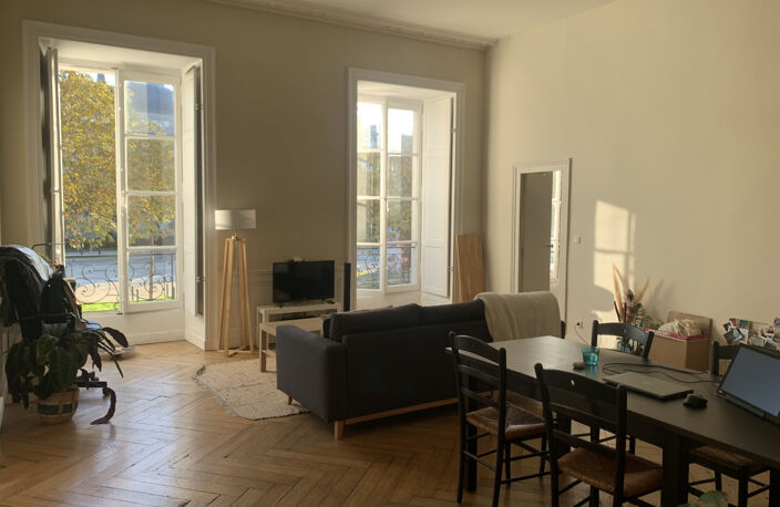 Beau T2 dans ancien hotel particulier — photo 2