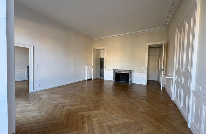 Beau T2 dans ancien hotel particulier — photo 3