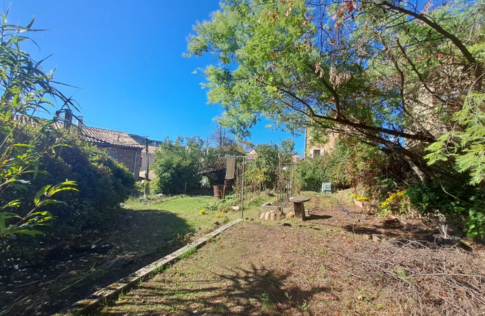 Terrain constructible de 561 m2 avec mazet à réhabiliter — Proche Saint-Paul-le-Jeune — photo 2