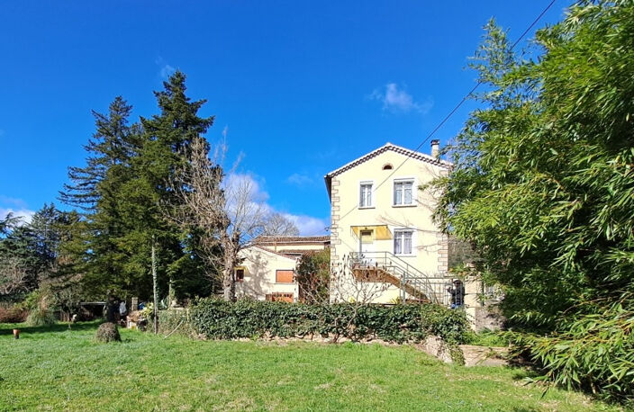 Lot : maison de 3 appartements et terrain constructible de 7000 m2 — photo 2