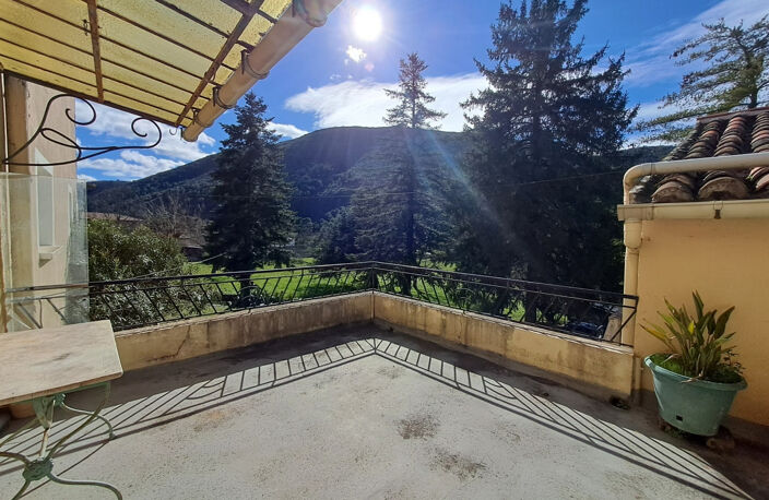 Lot : maison de 3 appartements et terrain constructible de 7000 m2 — photo 4