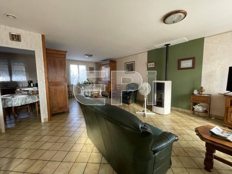 MAISON DE PLAIN-PIED à ARGENTON L'EGLISE:<br>Entrée dans salon — photo 1