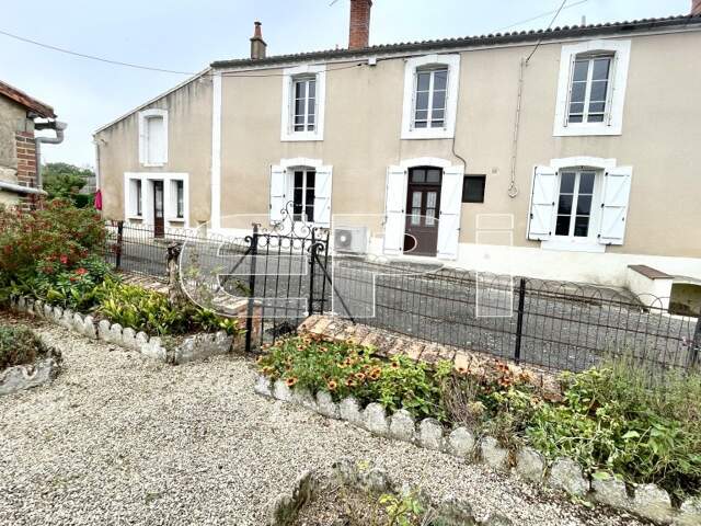 7 Km ST-VARENT, 6 Km AIRVAULT <br>Maison avec possibilité de cr — photo du bien