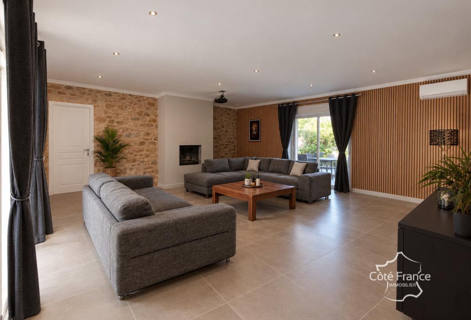 PROPRIÉTÉ DE CARACTÈRE AVEC INSTALLATIONS ÉQUESTRES, PISCINE — photo 1