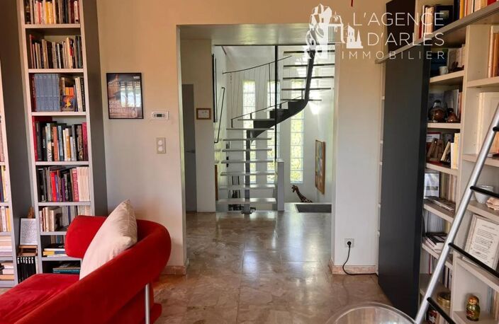 Arles Monplaisir – Élégante maison -  220m² de volumes et un jardin préservé au calme — photo 3