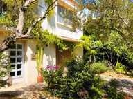 Arles Monplaisir – Élégante maison -  220m² de volumes et un jardin préservé au calme — photo 4