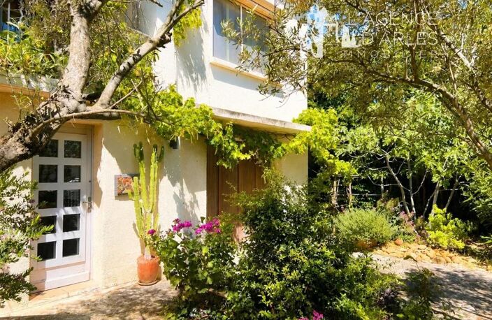 Arles Monplaisir – Élégante maison -  220m² de volumes et un jardin préservé au calme — photo 4