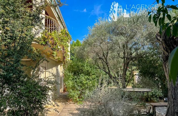 Arles Monplaisir – Élégante maison -  220m² de volumes et un jardin préservé au calme — photo 5