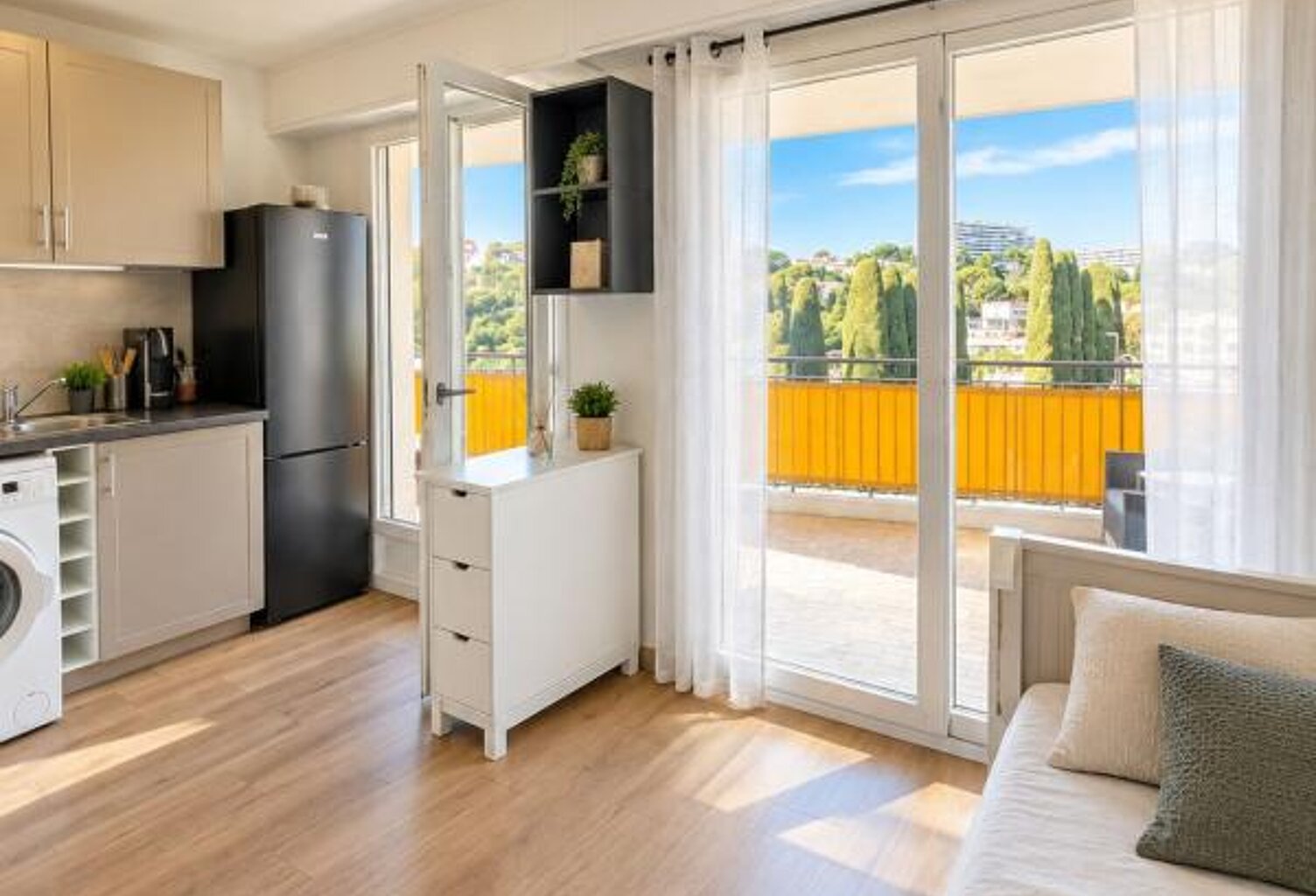 REFAIT A NEUF - TERRASSE - CLEF EN MAIN - INVESTISSEUR/PREMIER ACHAT — photo 1