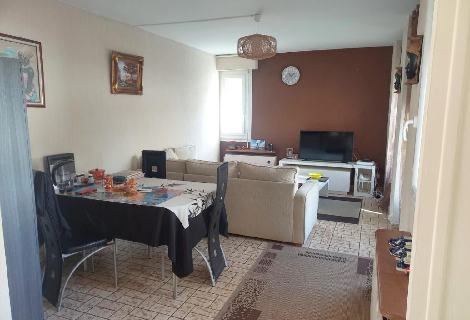 VIERZON,appartement en rez de jardin,trois chambres,avec vaste terrasse,parking en sous sol et cave — photo 1