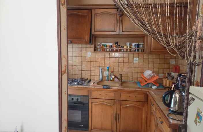 VIERZON,appartement en rez de jardin,trois chambres,avec vaste terrasse,parking en sous sol et cave — photo 4
